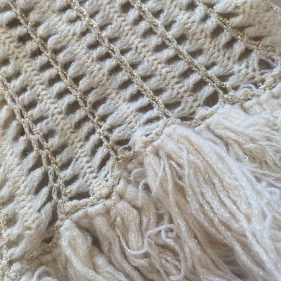 GORGEOUS HAND CROCHETED CREAM & GOLD SPARKLE SCARF! STUNNING!!⭐️⭐️⭐️⭐️ - Picture 6 of 7
